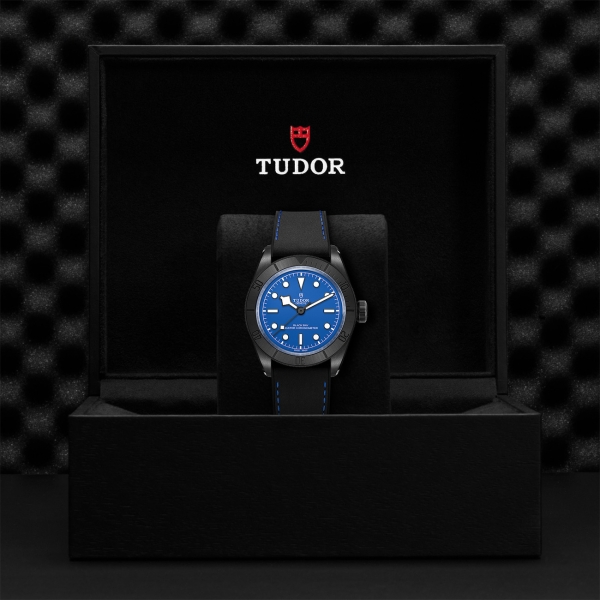 Montre TUDOR Black Bay Ceramic 41mm, cadran bleu