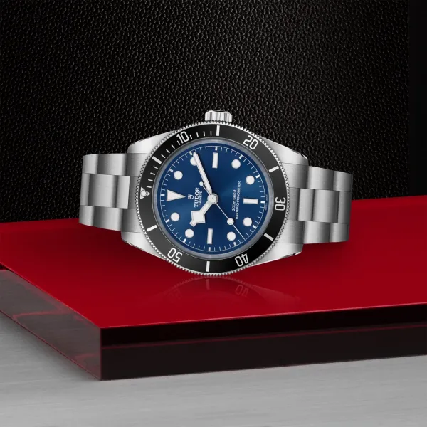 Montre TUDOR Black Bay 68, boîtier en acier, 43 mm, cadran bleu